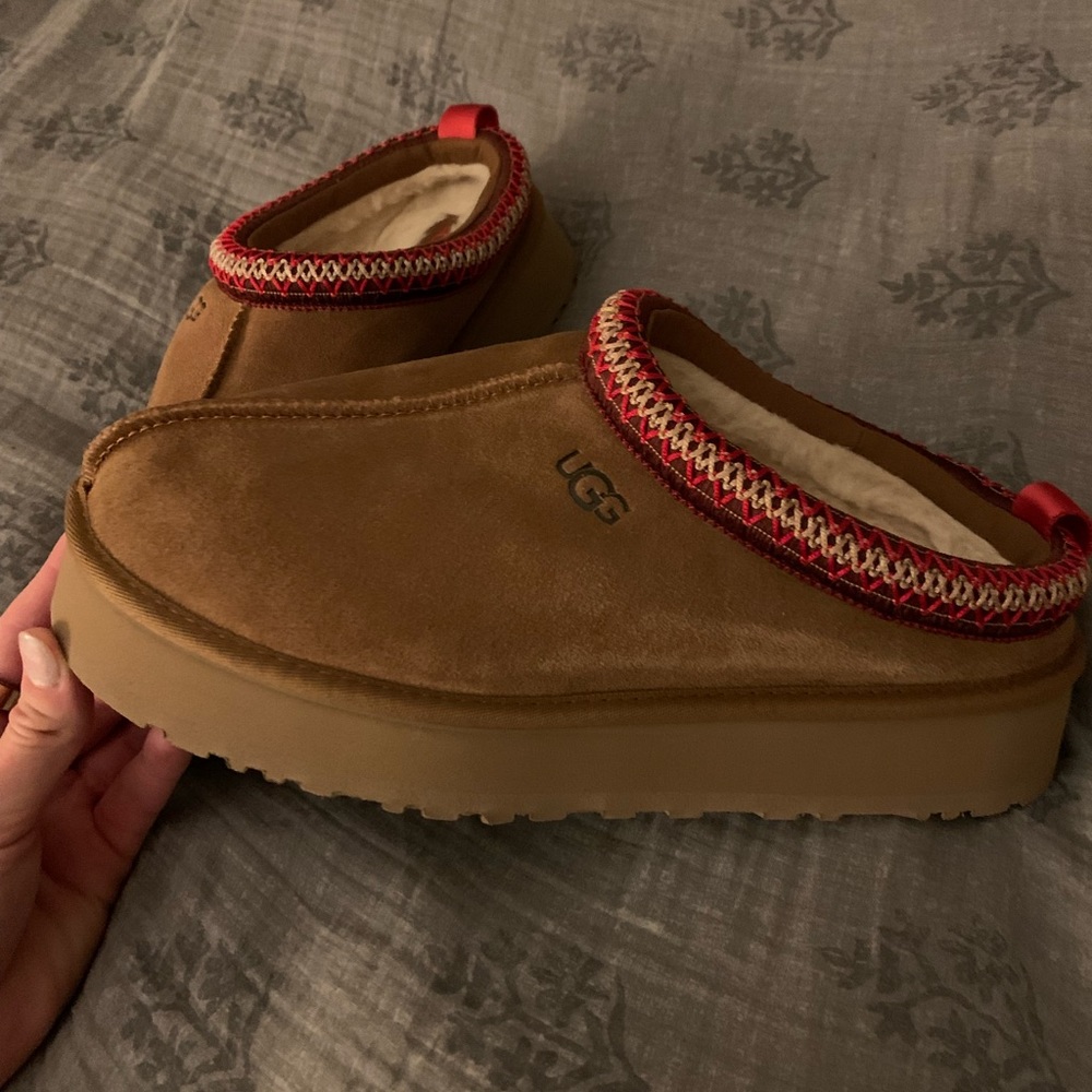 UGG TAZZ PLATFORM SLIPPERS - SIZE 11 W